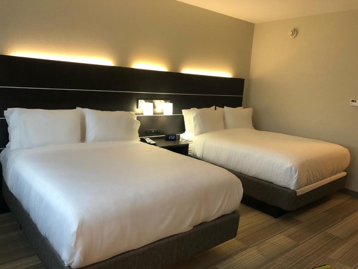 Holiday Inn Express & Suites Warrensburg North By Ihg Exterior foto
