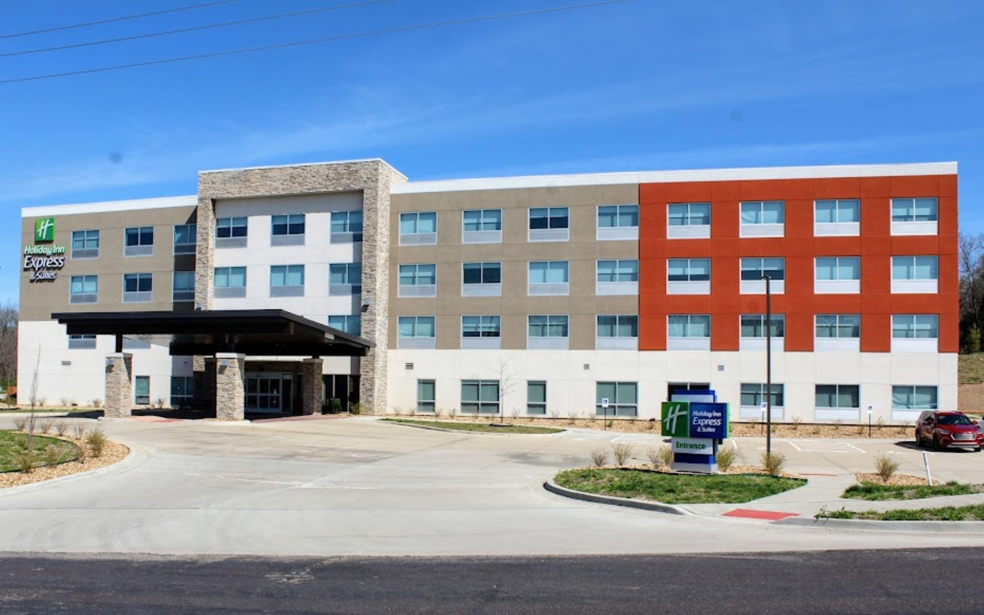 Holiday Inn Express & Suites Warrensburg North By Ihg Exterior foto